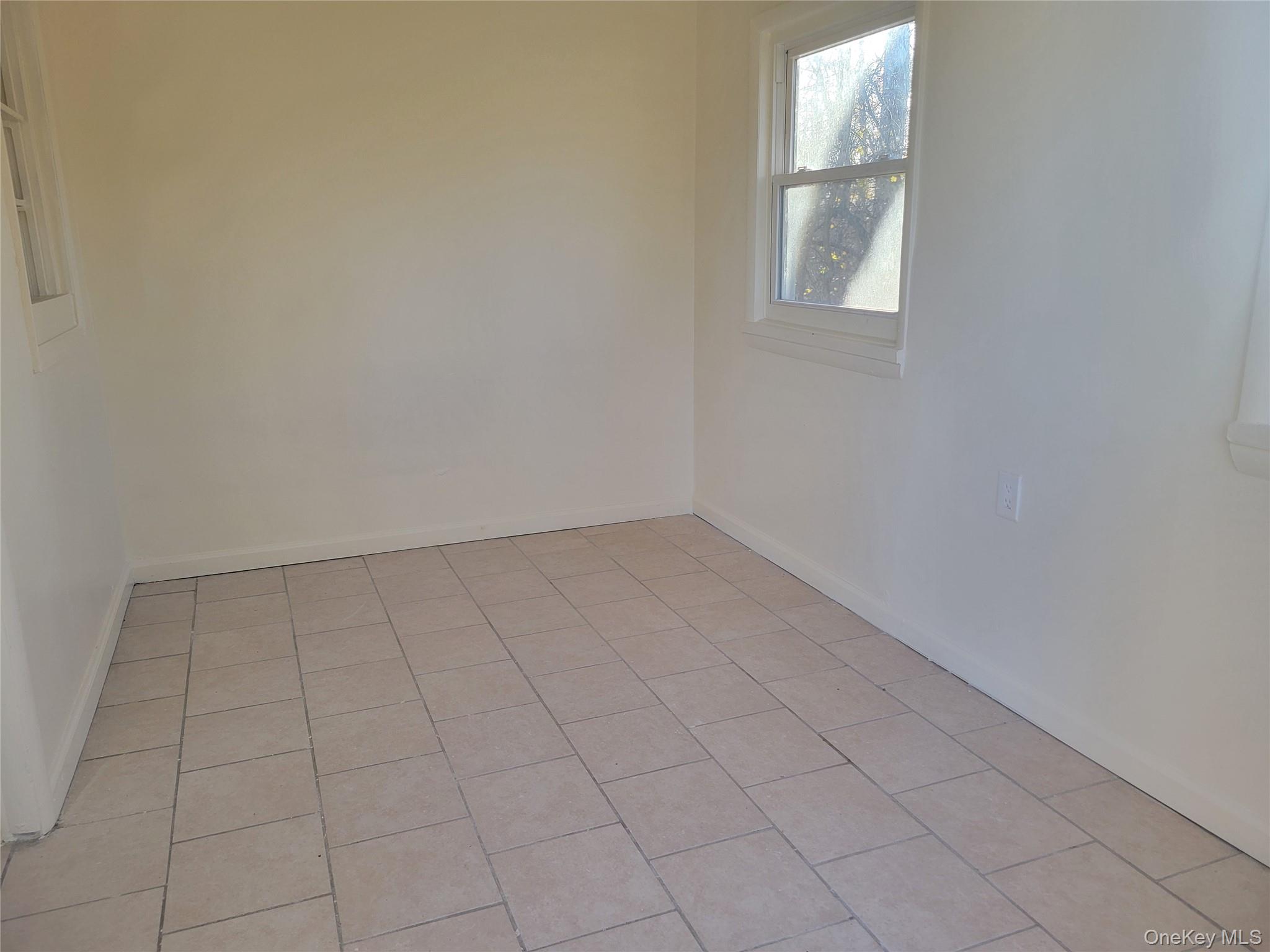 3479 Lexington Avenue L8