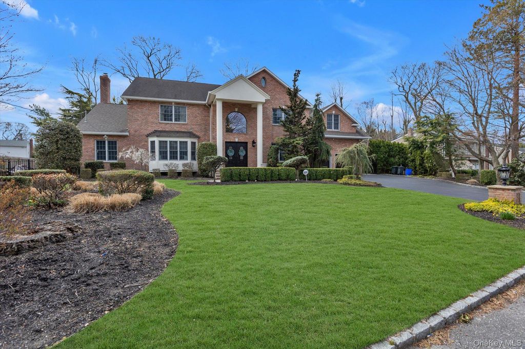 Photo of 36 Fox Lane, Dix Hills, NY 11746 (MLS # 980270)