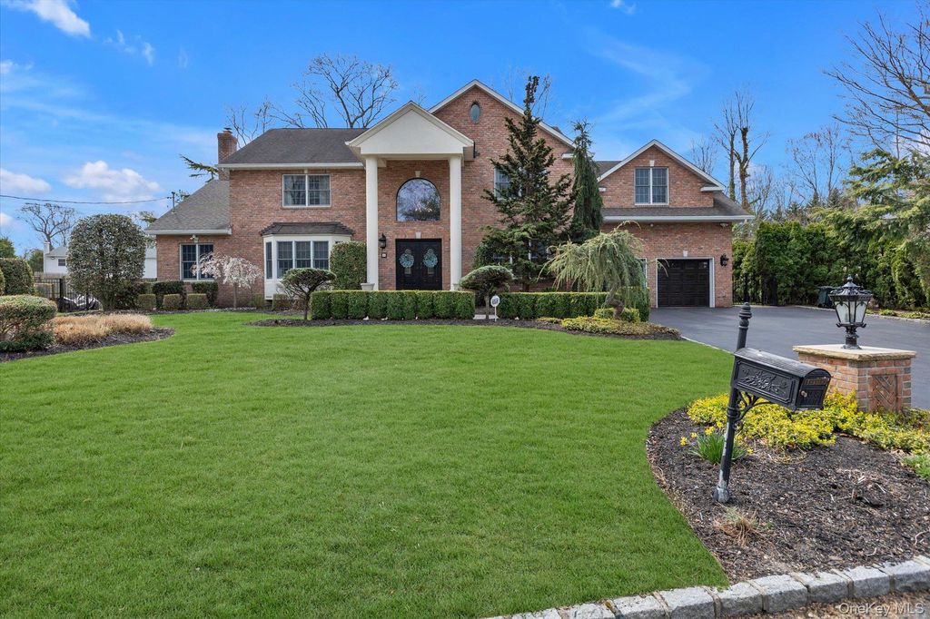 Photo of 36 Fox Lane, Dix Hills, NY 11746 (MLS # 980270)