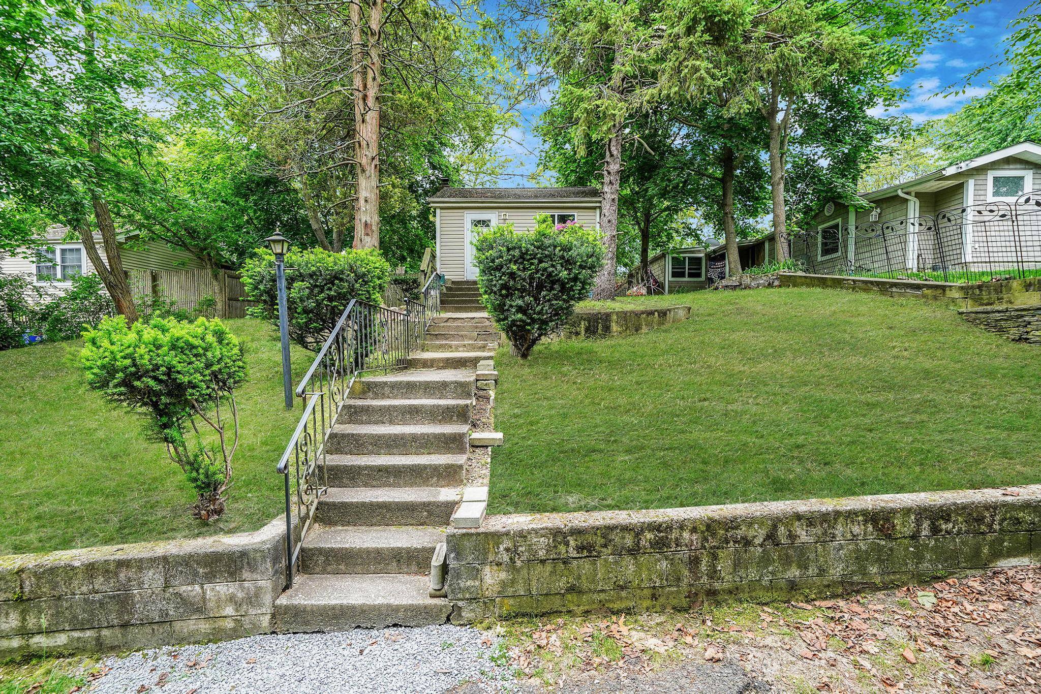 34 Ridgedale Avenue, Farmingville, New York image 2