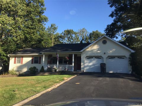 Photo of 5 Scaglione Court, Highland Mills, NY 10930 (MLS # 986876)