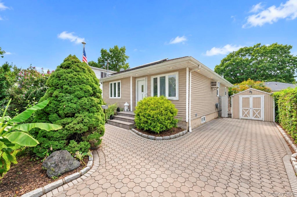 Photo of 325 Beachview Street, Copiague, NY 11726 (MLS # 1048025)