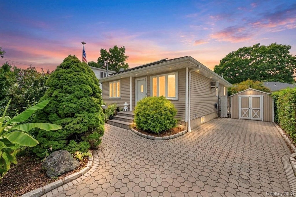 Photo of 325 Beachview Street, Copiague, NY 11726 (MLS # 1048025)