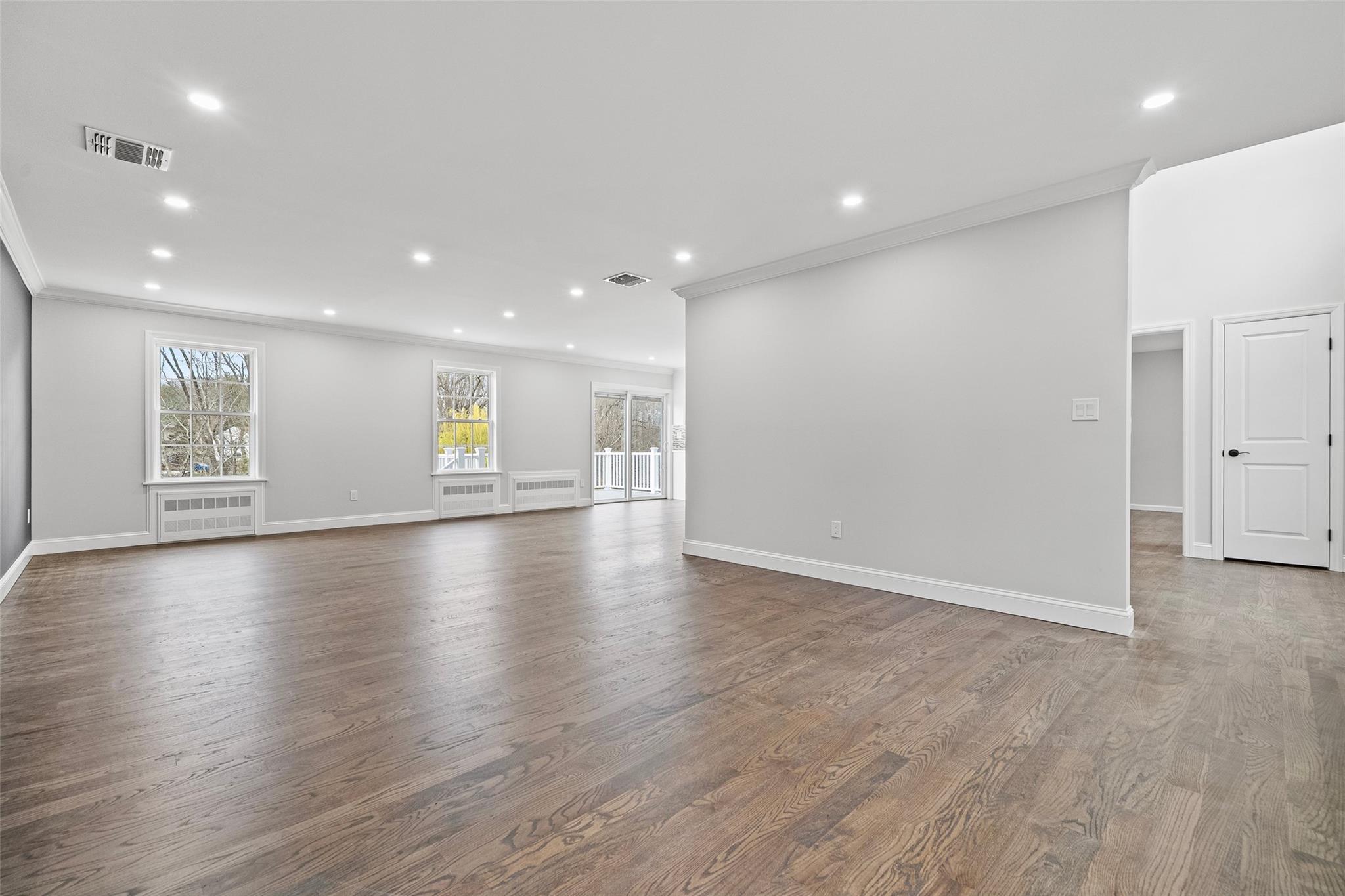 377 Jeffrey Place, Valley Cottage, New York image 6