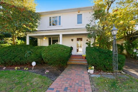 Photo of 1053 Quentin Place, Woodmere, NY 11598 (MLS # 933180)