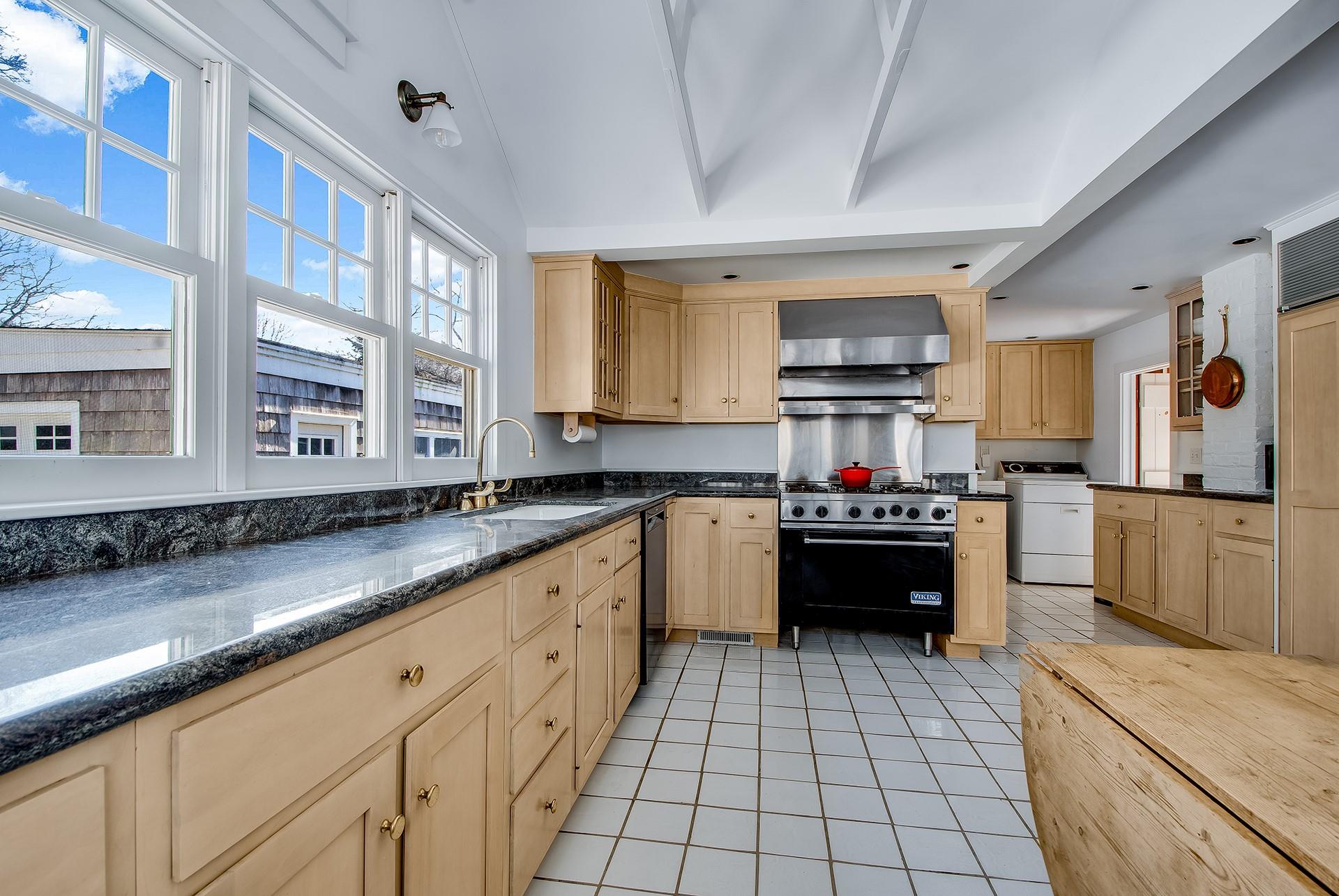 152 Three Mile Harbor Road, East Hampton, New York image 6
