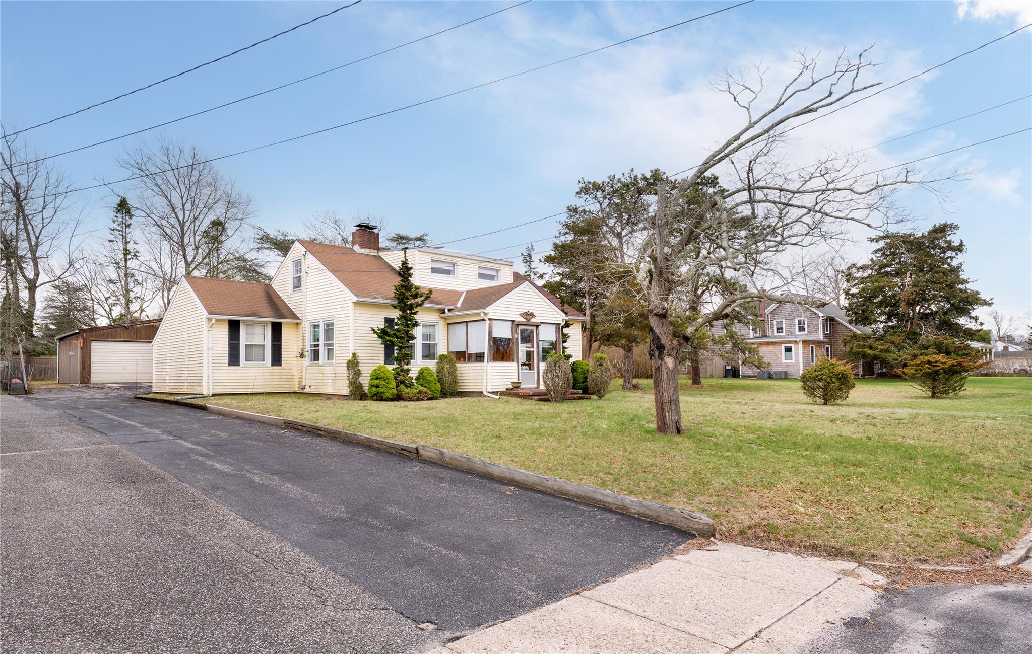 12 Bishop Ave, Westhampton, New York image 11