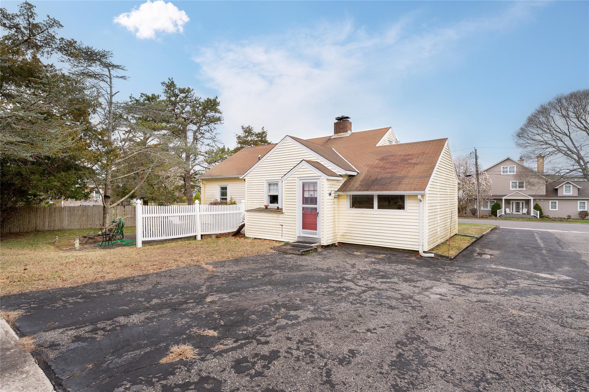 12 Bishop Ave, Westhampton, New York image 8