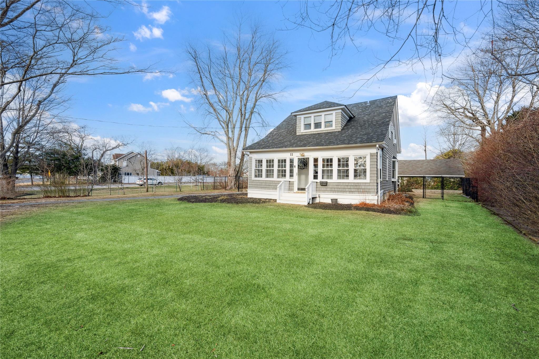 11 Park Avenue Ave, Blue Point, New York image 4