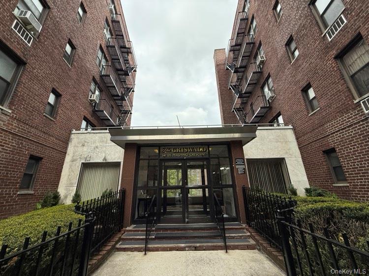 141-05 Pershing Crescent B7