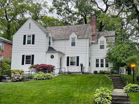 Photo of 83 Parkway W, Mount Vernon, NY 10552 (MLS # 986384)