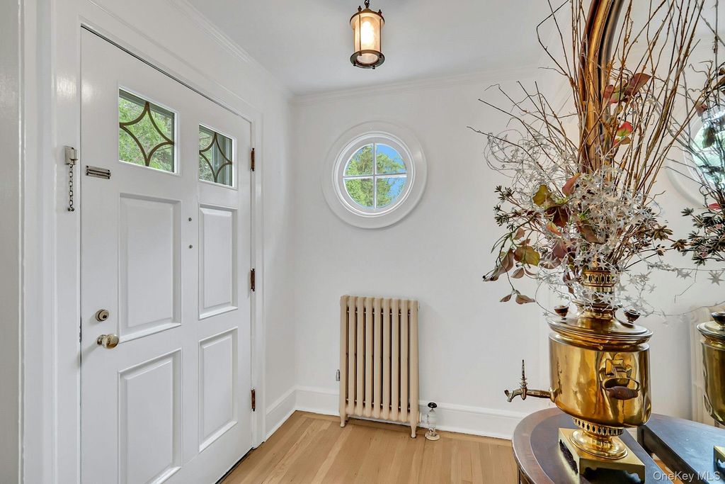 Photo of 83 Parkway W, Mount Vernon, NY 10552 (MLS # 986384)