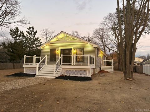 Photo of 409 Bay Avenue, Patchogue, NY 11772 (MLS # 936703)