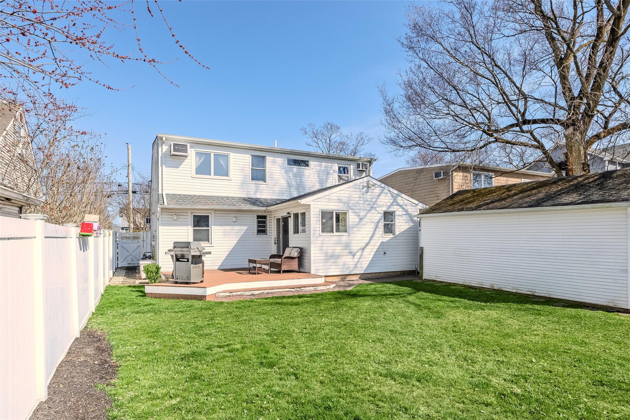 2546 Sycamore Avenue, Wantagh, New York image 27