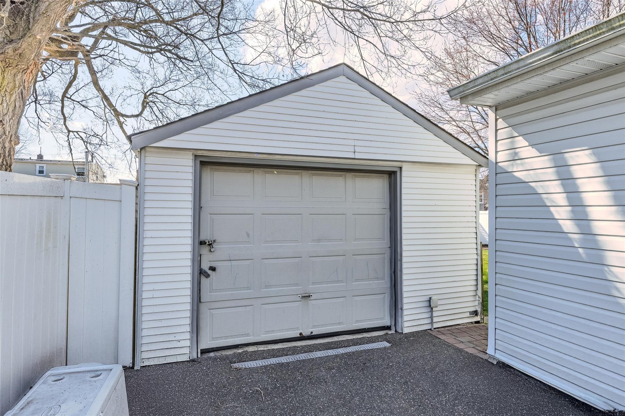 2546 Sycamore Avenue, Wantagh, New York image 33