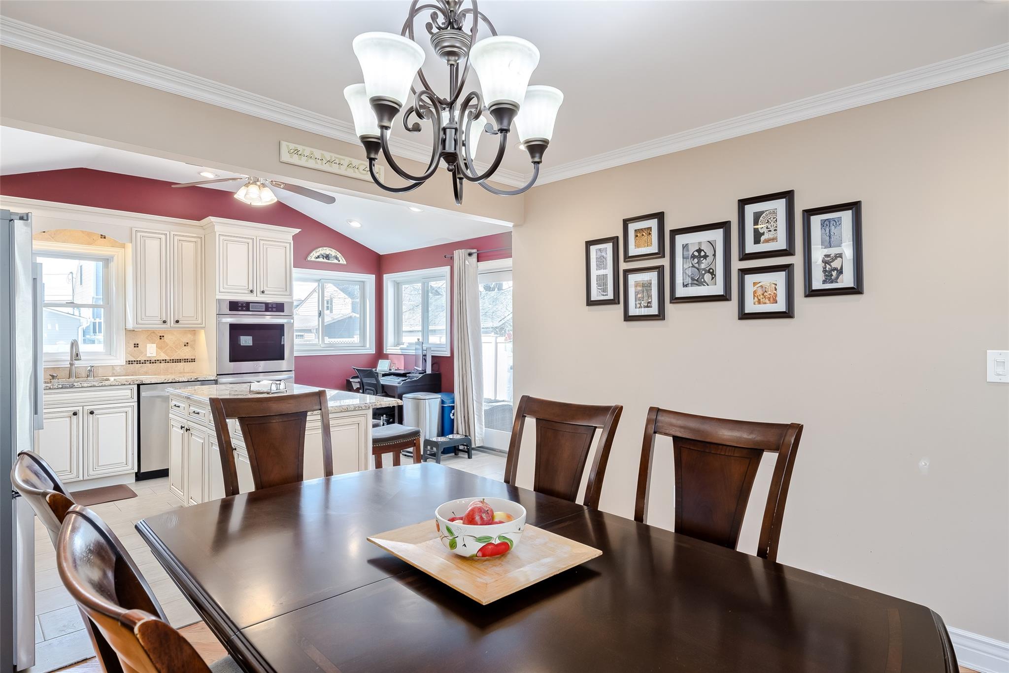 2546 Sycamore Avenue, Wantagh, New York image 7