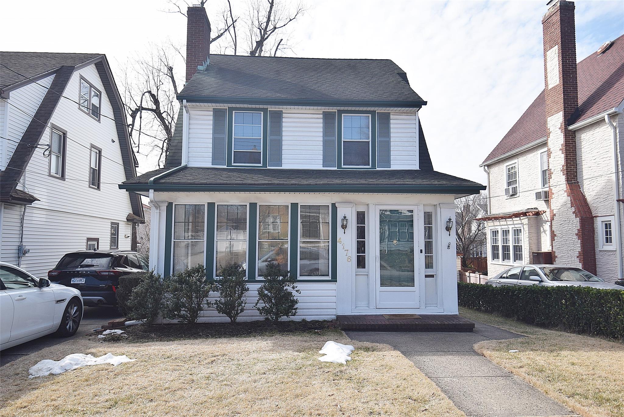 Property for Sale at Glenwood Street, Little Neck, Queens, NY - Bedrooms: 3 
Bathrooms: 1 
Rooms: 8  - $1,048,000
