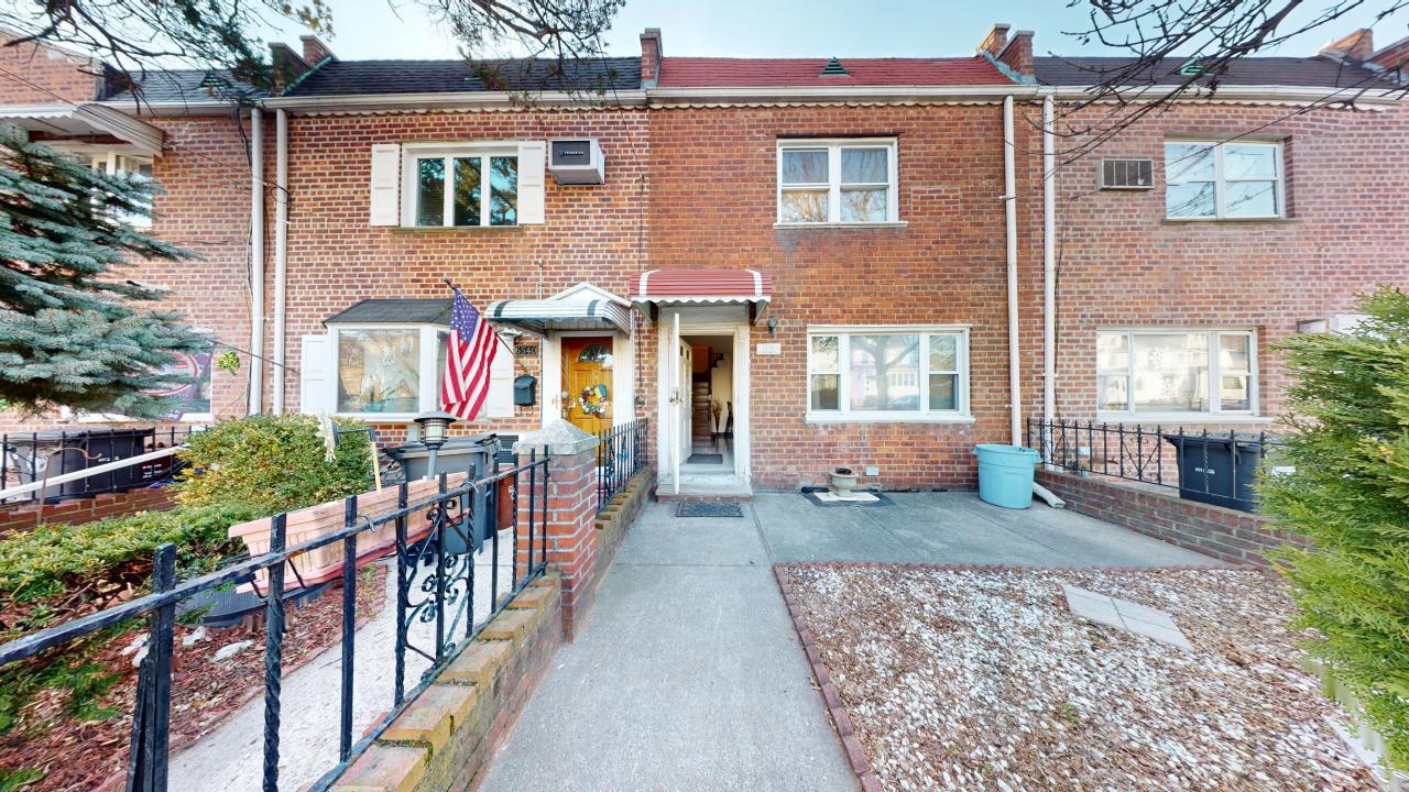 6538 75th Place, Middle Village, New York image 1