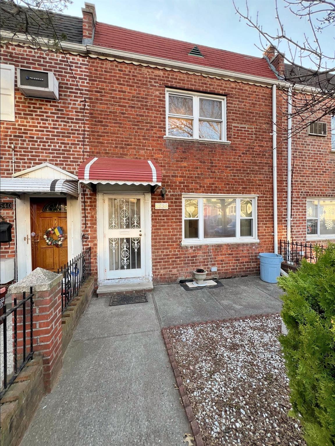 6538 75th Place, Middle Village, New York image 2