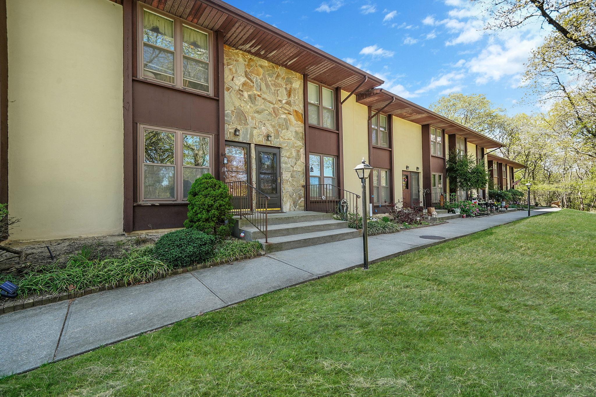 7 Spruce Court #7, Selden, New York image 2
