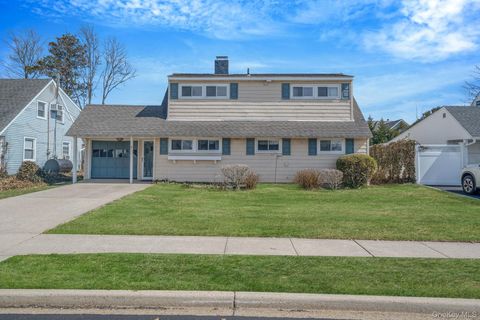7 Woodpecker Lane Levittown NY 11756