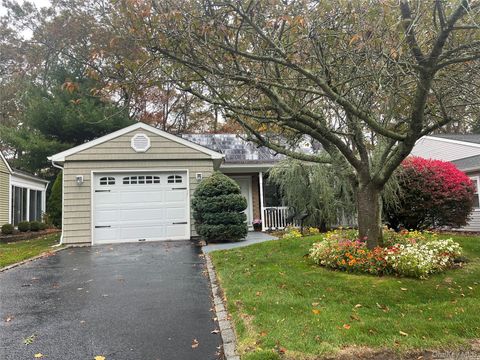 Photo of 194 Canterbury Drive, Ridge, NY 11961 (MLS # 930529) Photo of 194 Canterbury Drive, Ridge, NY 11961 (MLS # 930529)