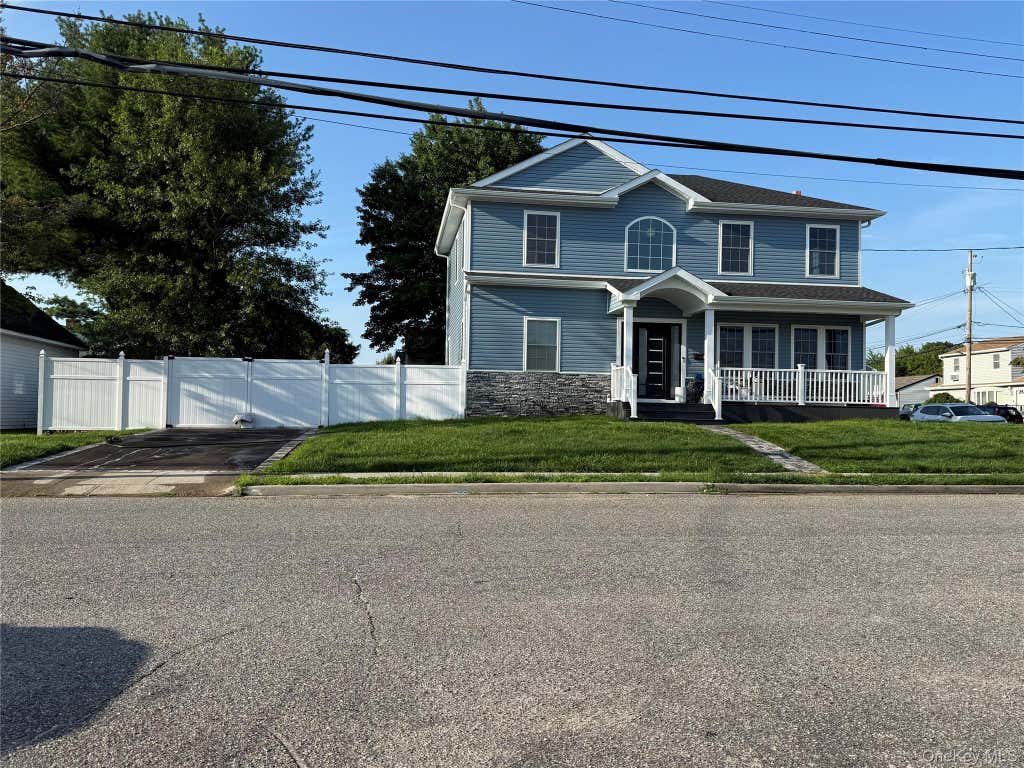 Photo of 139 maple Avenue, Bethpage, NY 11714 (MLS # 1033671)