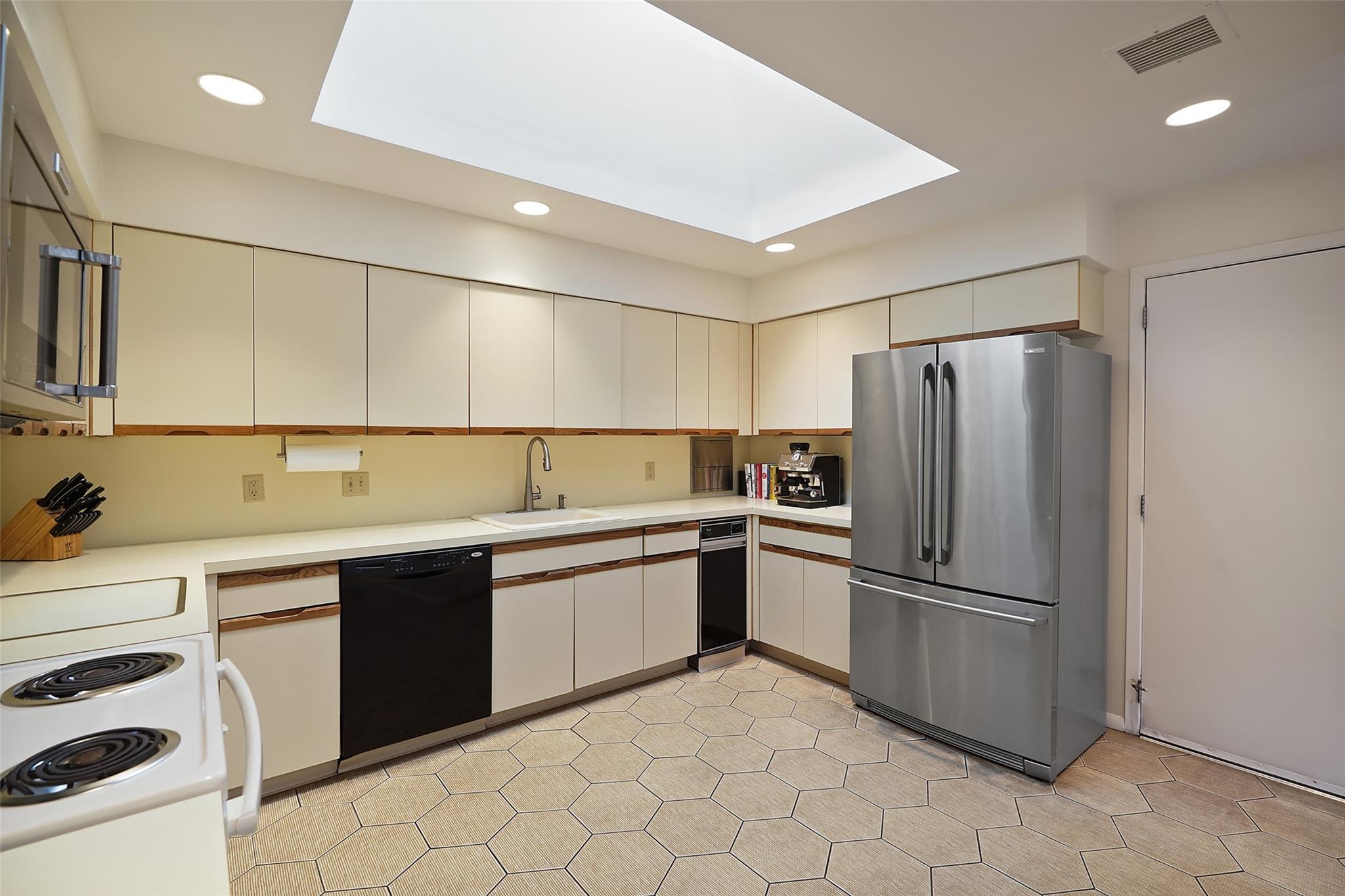 1103 Fairway Green, Mamaroneck, New York image 10