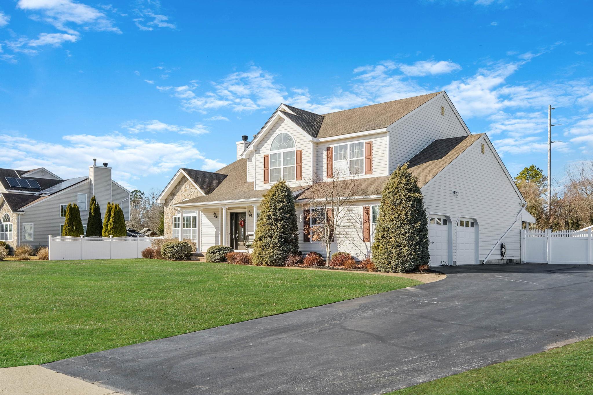 17 Bittersweet Lane, Center Moriches, New York image 26