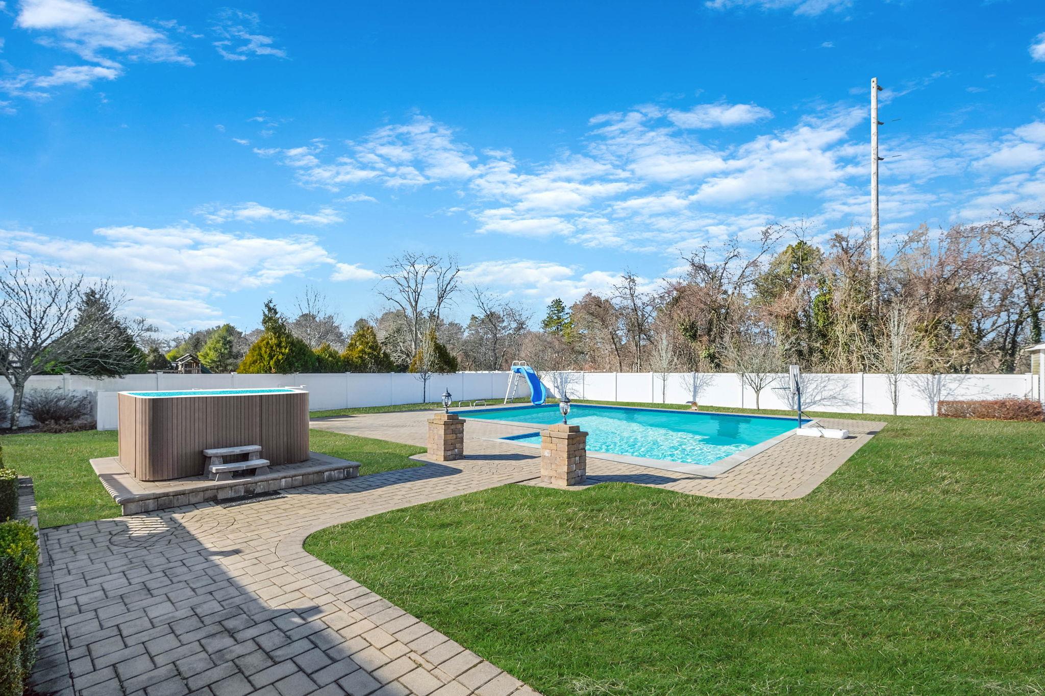 17 Bittersweet Lane, Center Moriches, New York image 33