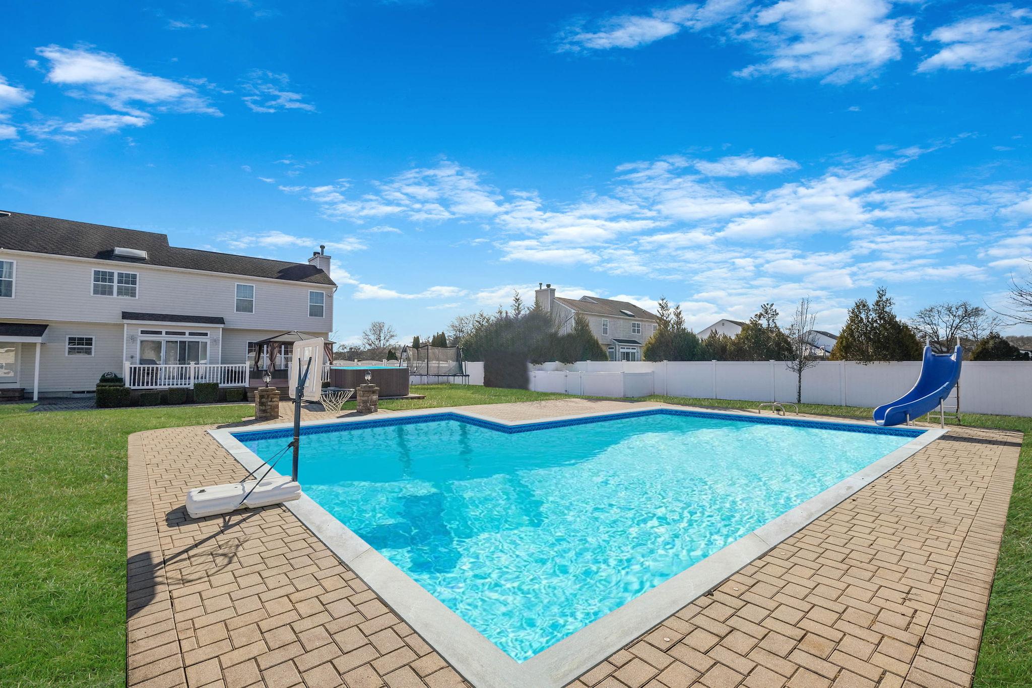 17 Bittersweet Lane, Center Moriches, New York image 32
