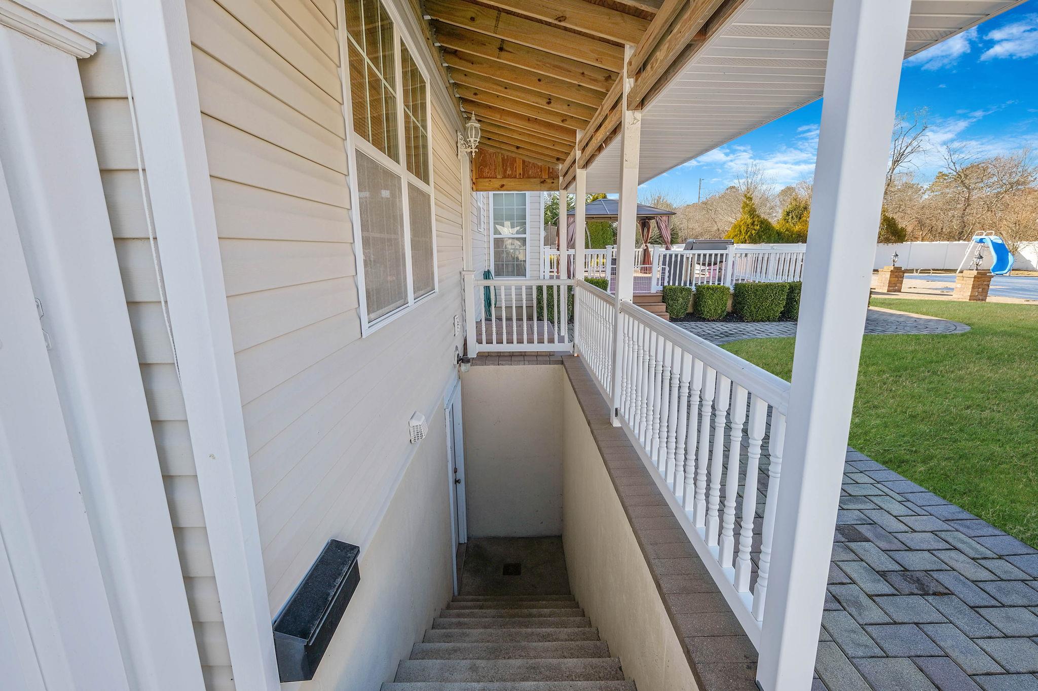 17 Bittersweet Lane, Center Moriches, New York image 35