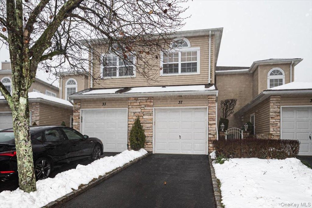Photo of 37 Windwatch Drive, Hauppauge, NY 11788 (MLS # 946554)
