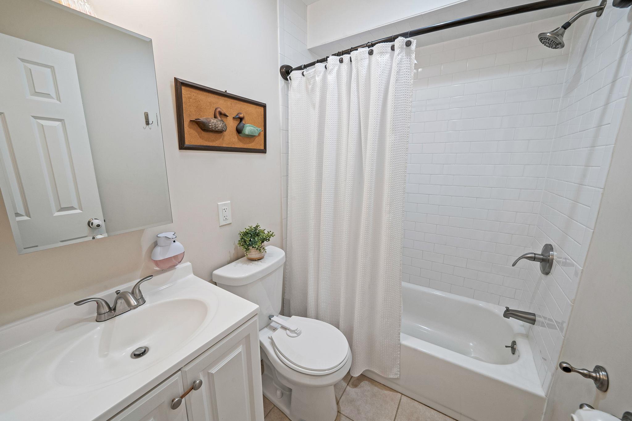 38 18th Avenue, Bay Shore, New York image 16