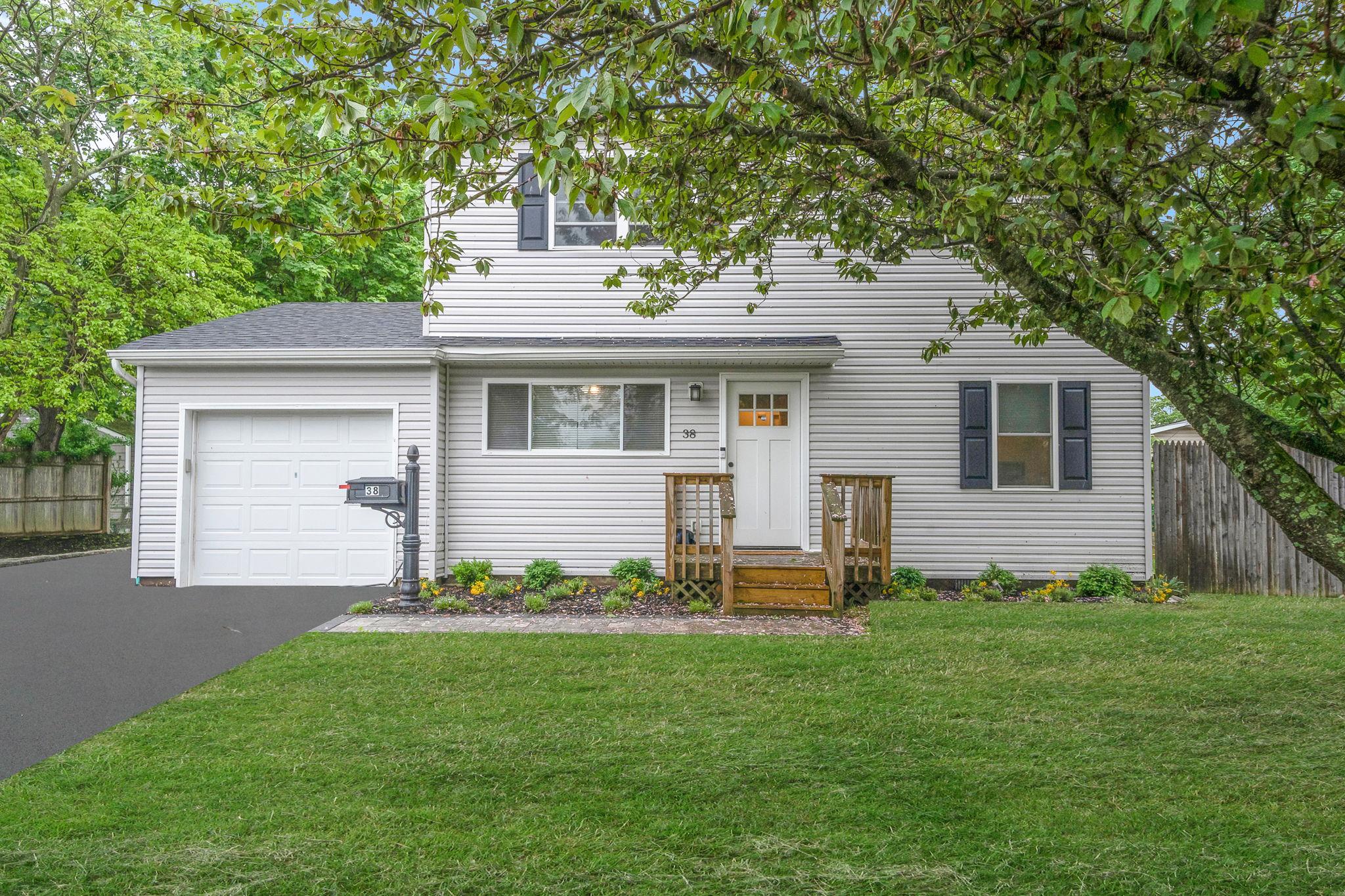 38 18th Avenue, Bay Shore, New York image 3