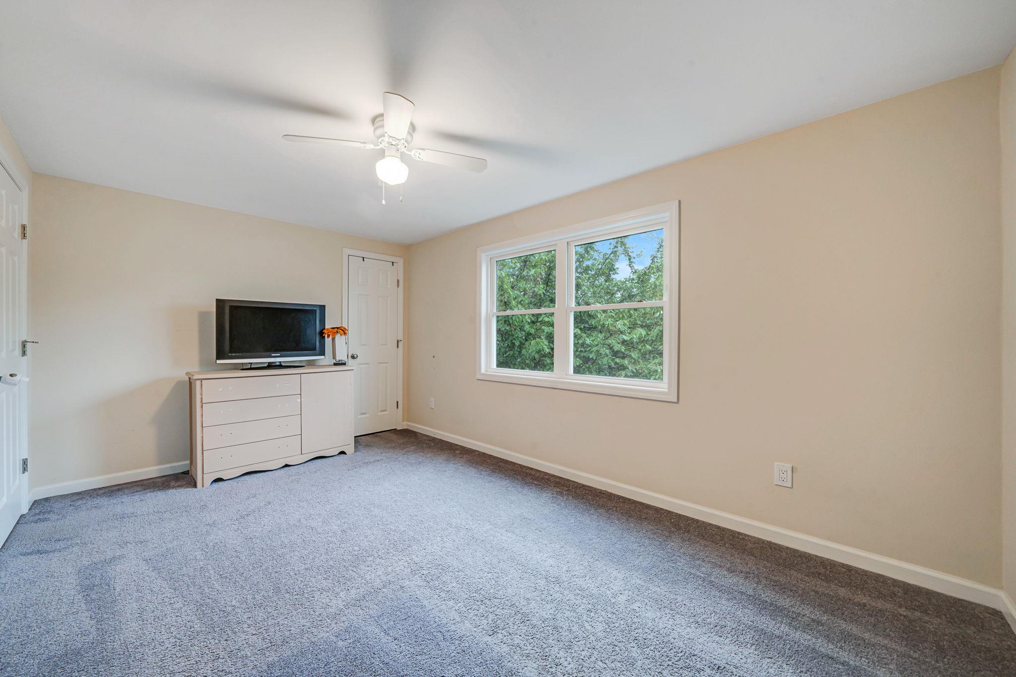 38 18th Avenue, Bay Shore, New York image 18