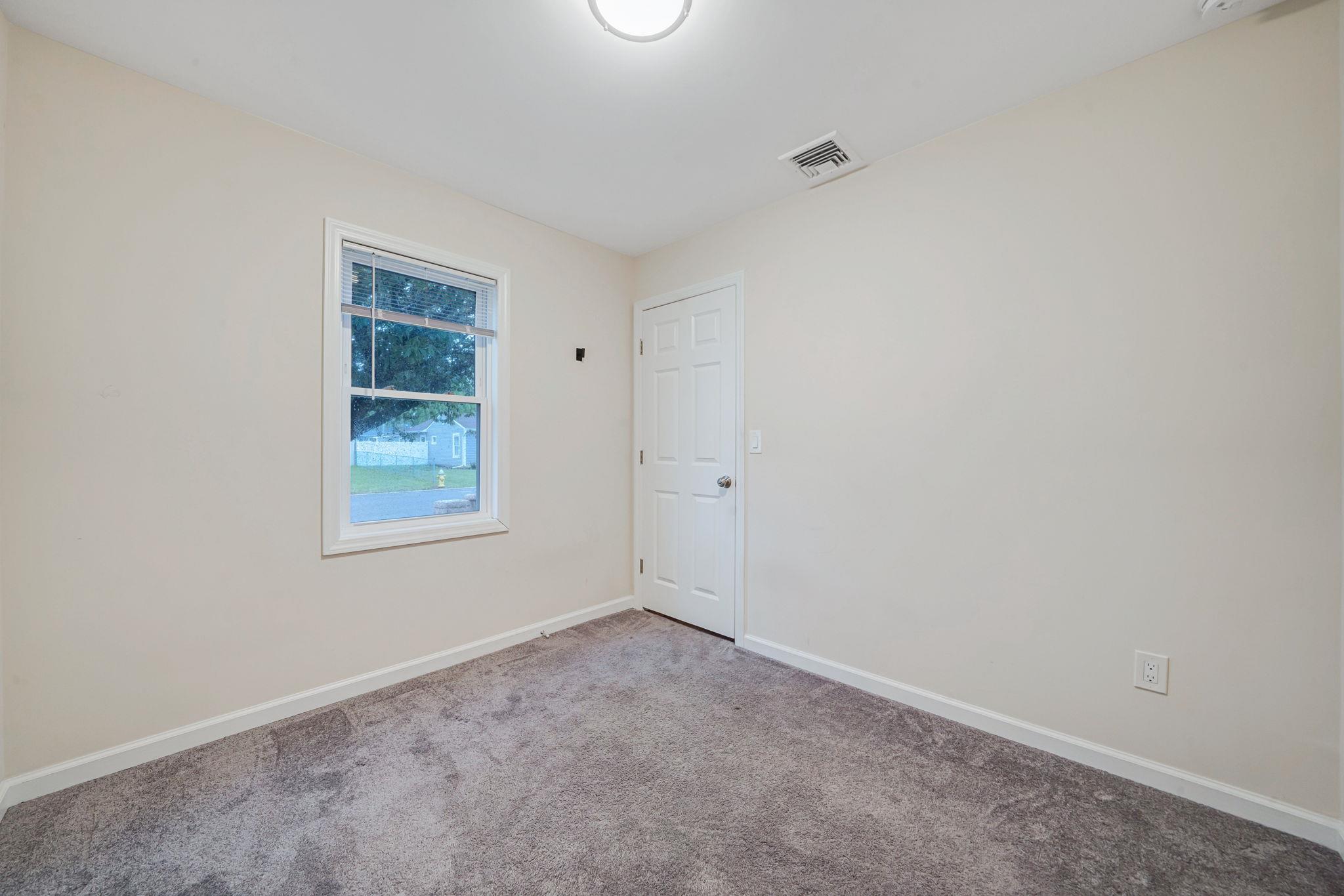 38 18th Avenue, Bay Shore, New York image 15
