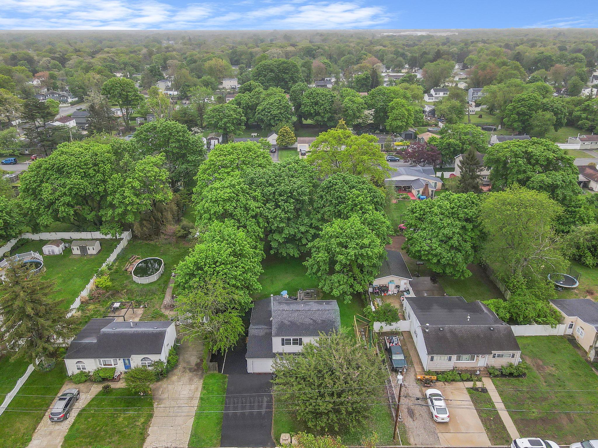 38 18th Avenue, Bay Shore, New York image 32