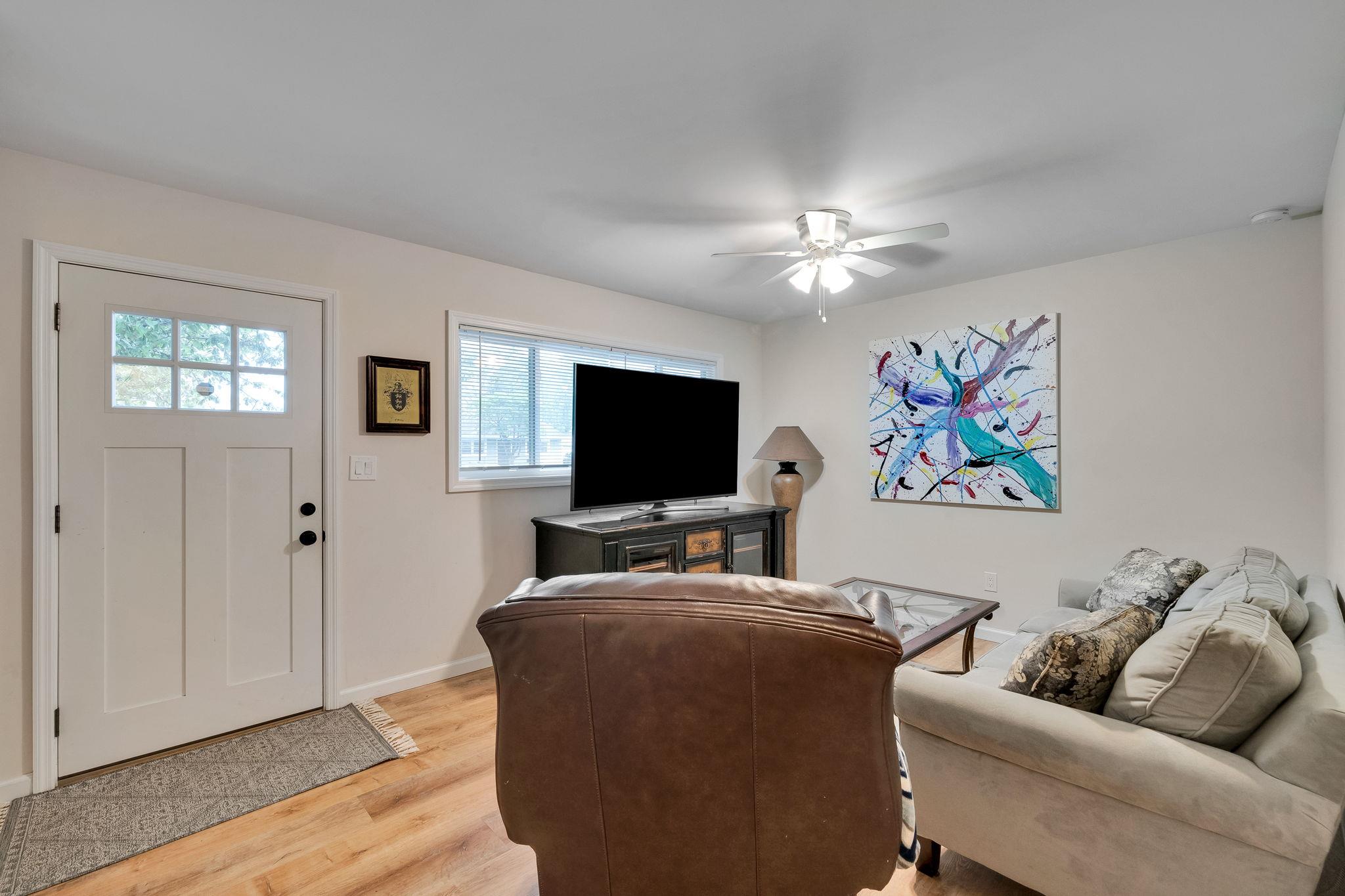 38 18th Avenue, Bay Shore, New York image 7