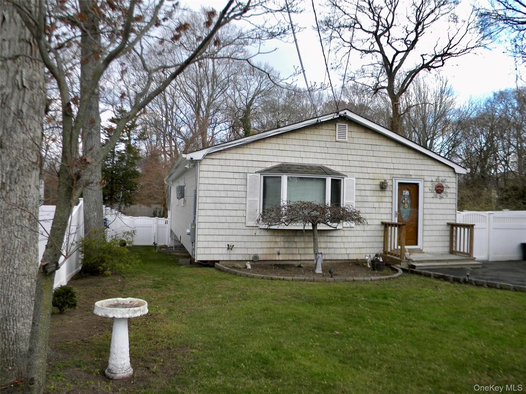 Photo of 79 S Evergreen Drive, Selden, NY 11784 (MLS # 940787)