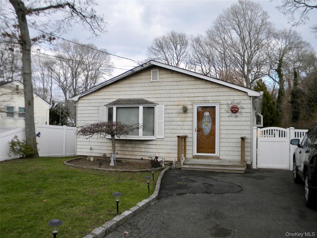 Photo of 79 S Evergreen Drive, Selden, NY 11784 (MLS # 940787)