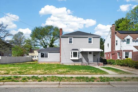 Photo of 59 Broadfield Road, Hempstead, NY 11550 (MLS # 987044)