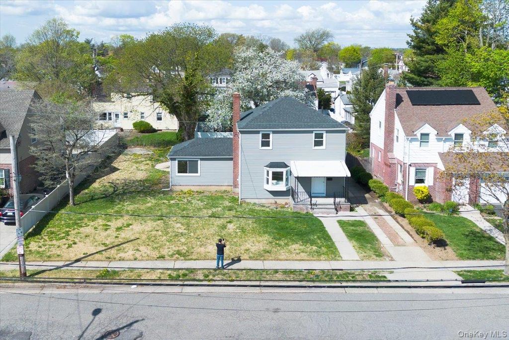 Photo of 59 Broadfield Road, Hempstead, NY 11550 (MLS # 987044)