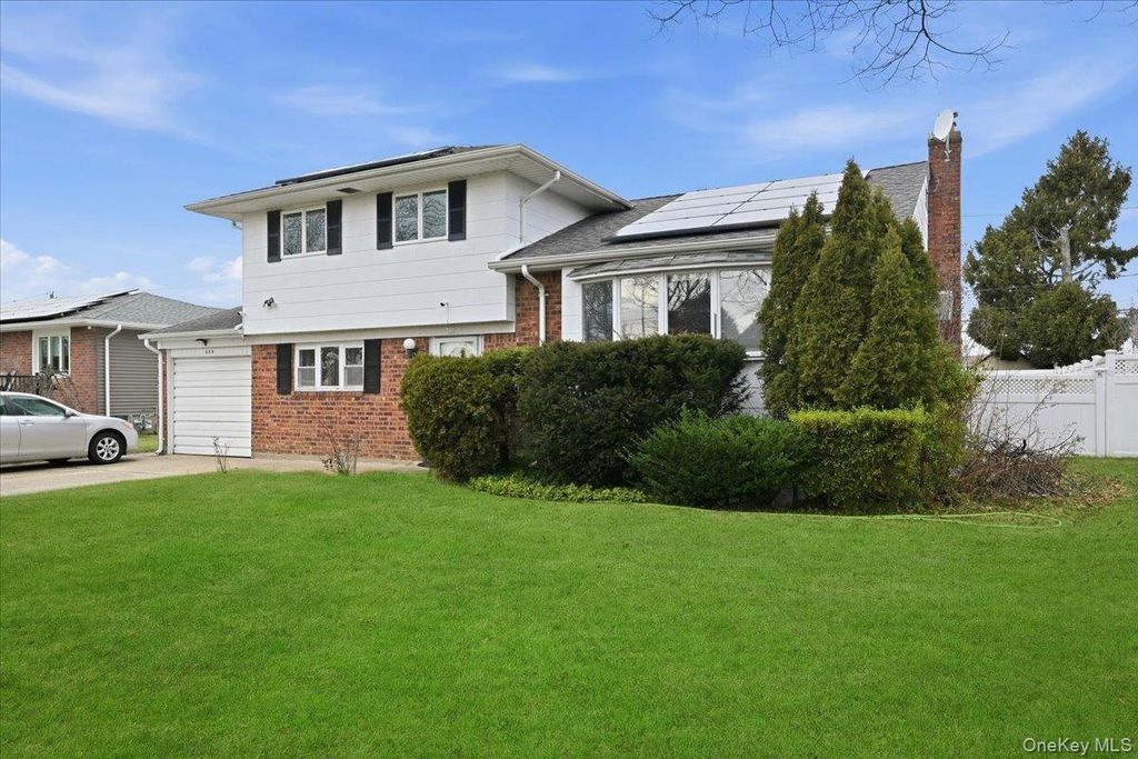 Photo of 400 Plainview Road, Hicksville, NY 11801 (MLS # 951674)