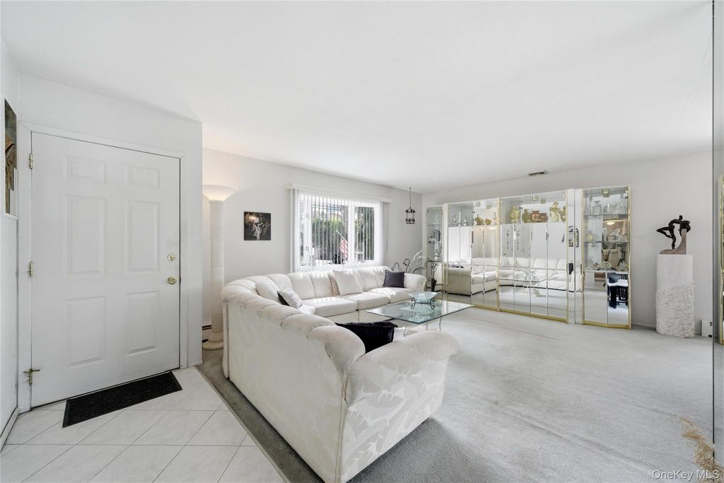 Photo of 1580 Coates Avenue, Holbrook, NY 11741 (MLS # 989149)