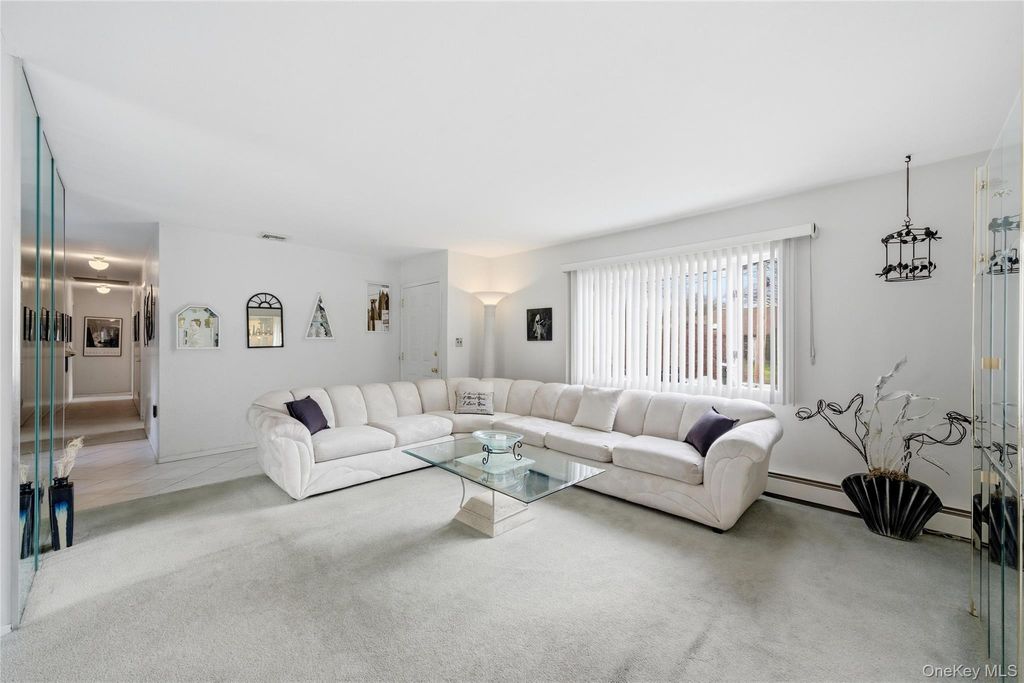 Photo of 1580 Coates Avenue, Holbrook, NY 11741 (MLS # 989149)