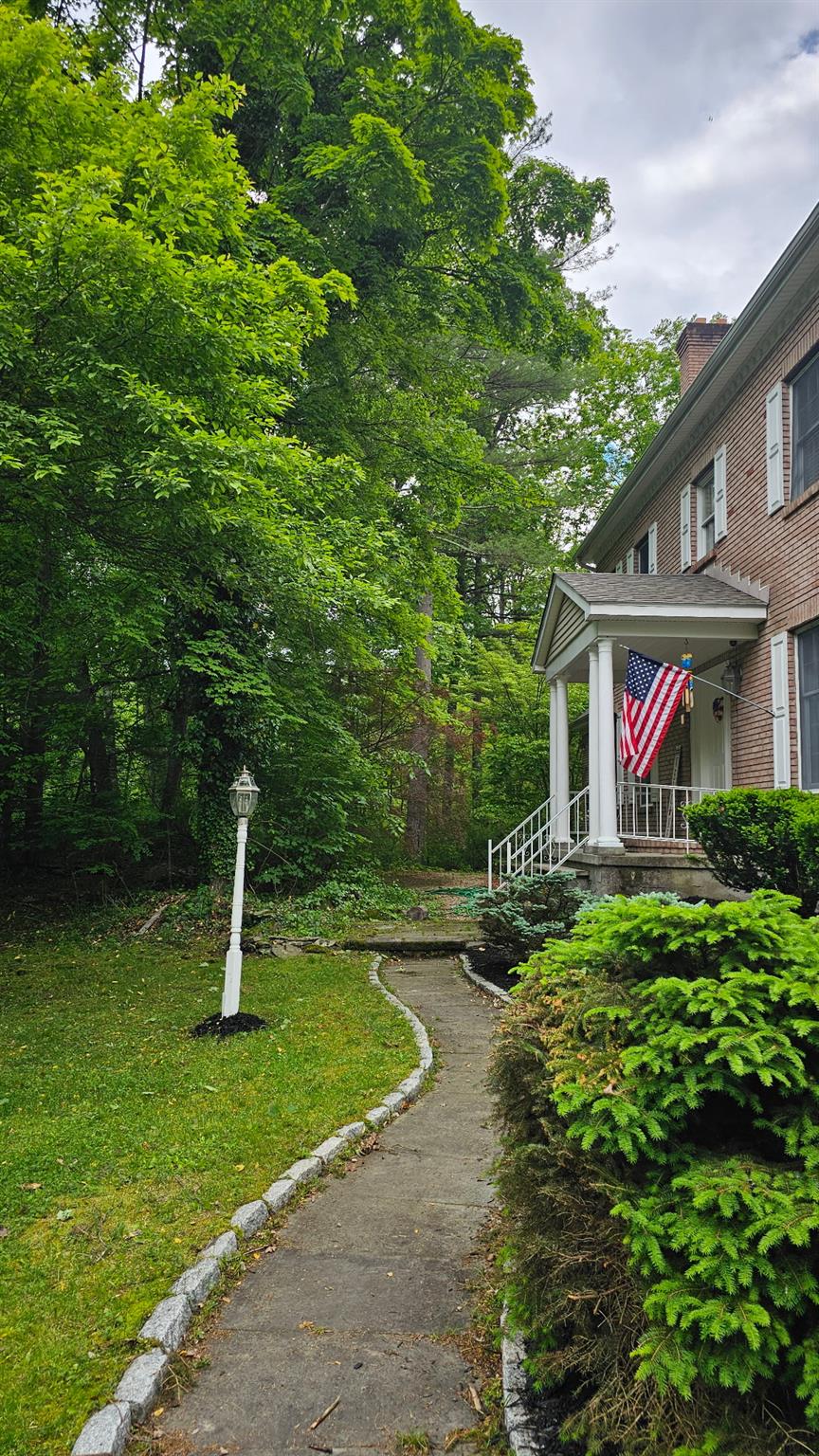 17 Stonegate Drive, Hyde Park, New York image 6