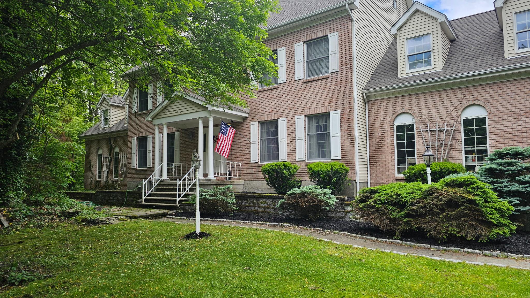 17 Stonegate Drive, Hyde Park, New York image 2