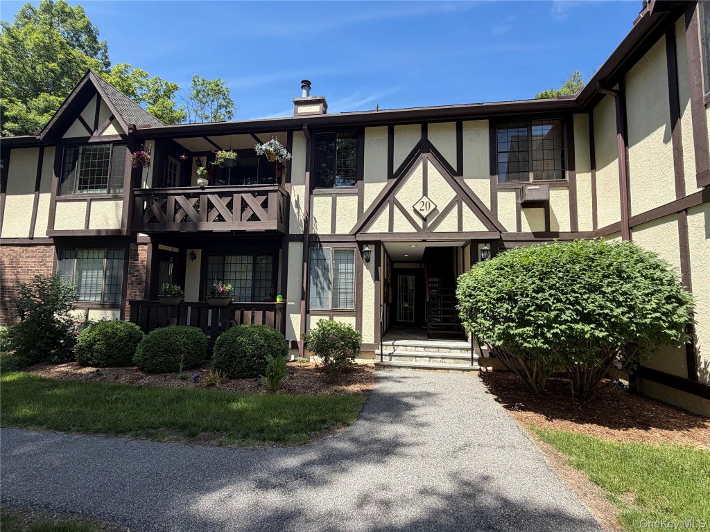 Photo of 20 Foxwood Drive #1, Pleasantville, NY 10570 (MLS # 1013700)