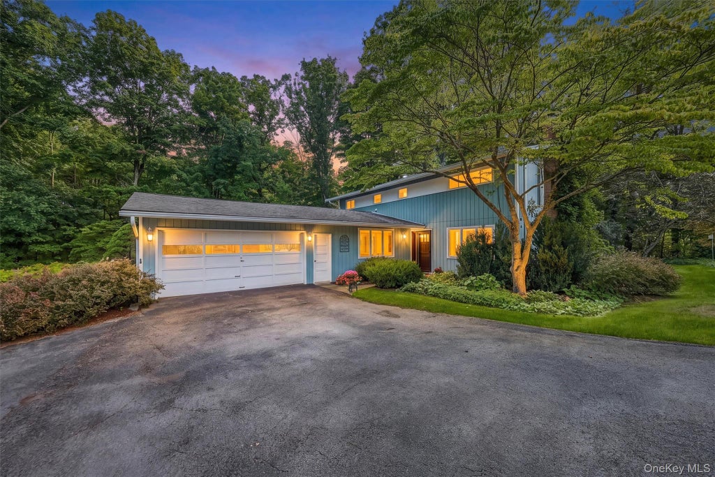 Photo of 2 Woodcrest Drive, Hopewell Junction, NY 12533 (MLS # 1051288)